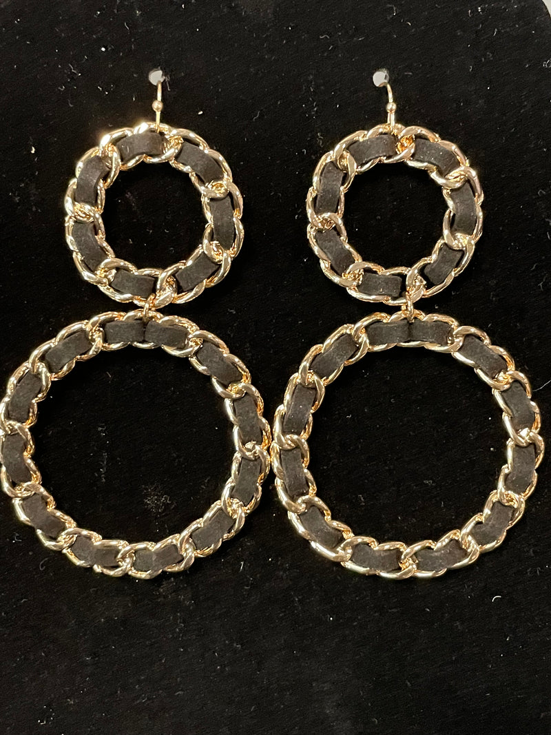 FIGURE 8 CHAIN HOOP EARRINGS